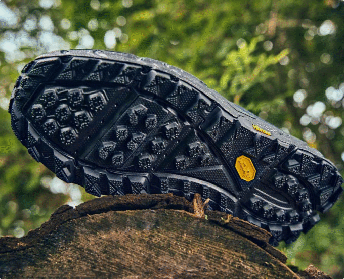 HOKA ONE ONE Stealth/Tech Mafate Speed 4 Lite